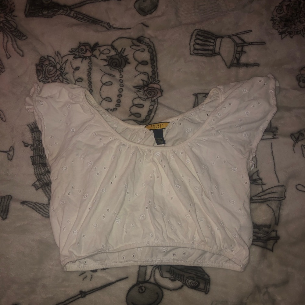 Cute short sleeve top🤍🤩